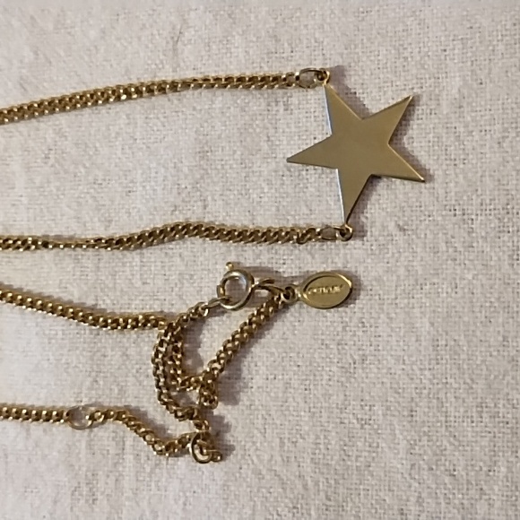 🎈5/$15 Bundle 🎈Avon Gold Star Pendant Necklace - Picture 3 of 3